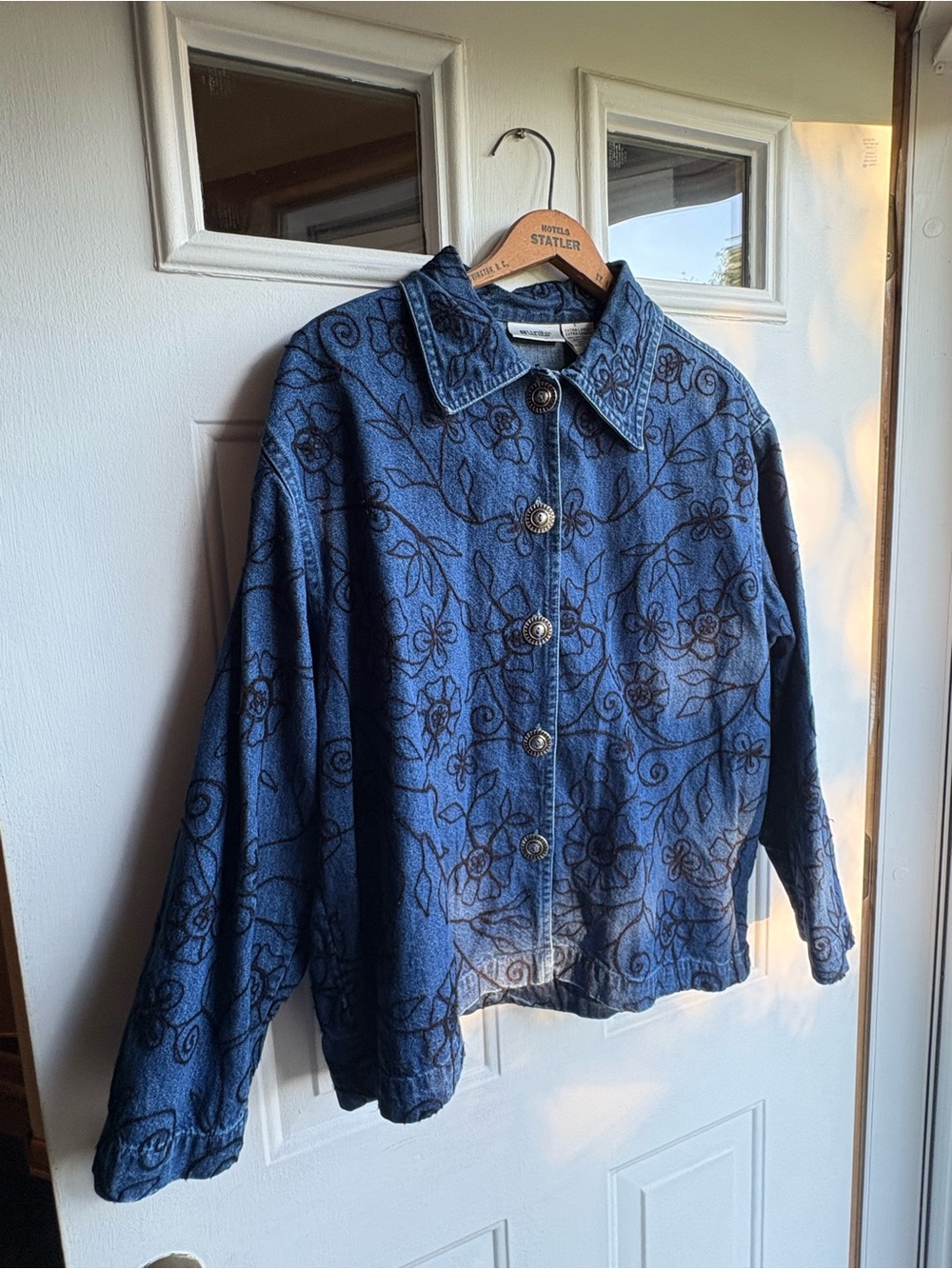 Vintage Units Women’s XL Denim Jacket Shirt Floral Embroidered Boho 2000s Y2K